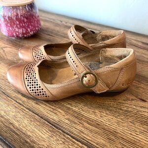 Taos Footwear - Tan Mary Jane Style Comfortable Shoes